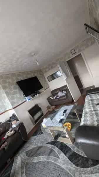 3 Bedroom Flat with Private Garden and Balcony
