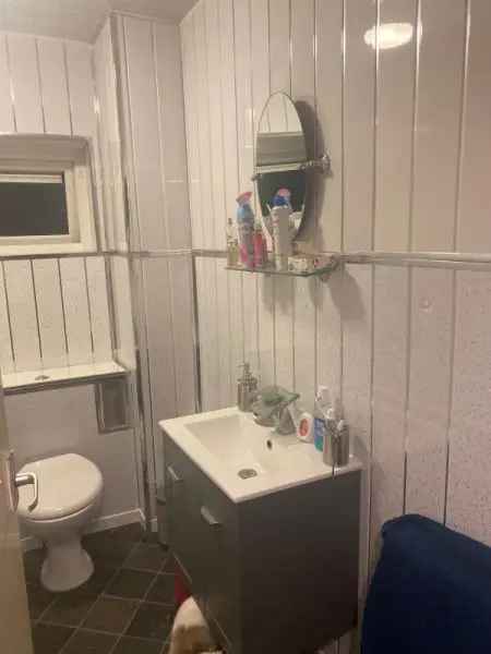 Flat For Rent in Sheffield, England