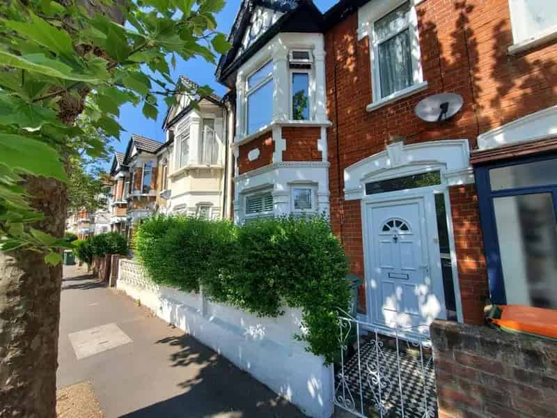 3 Bedroom Mid Terrace House for Sale London E13