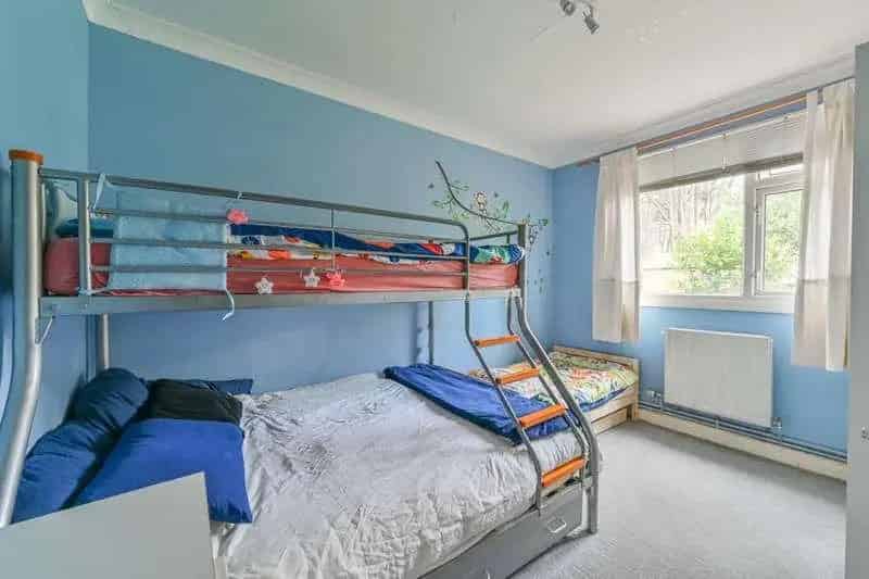 2 Bed Flat for Sale Near Colliers Wood