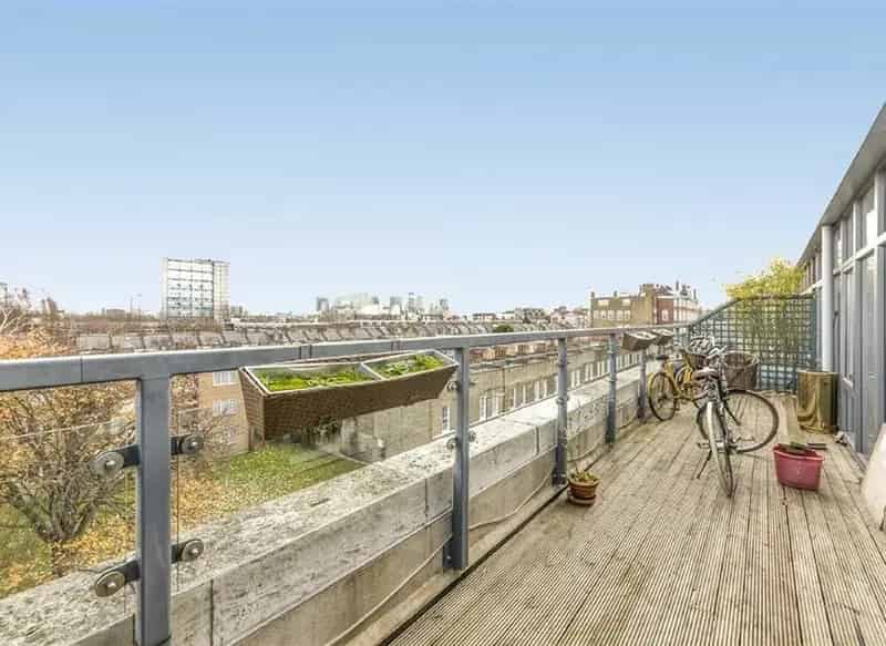 2-Bed Conversion Flat near Whitechapel Station