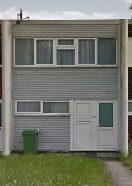 Large 2 Bedroom House with Walk in Wardrobe