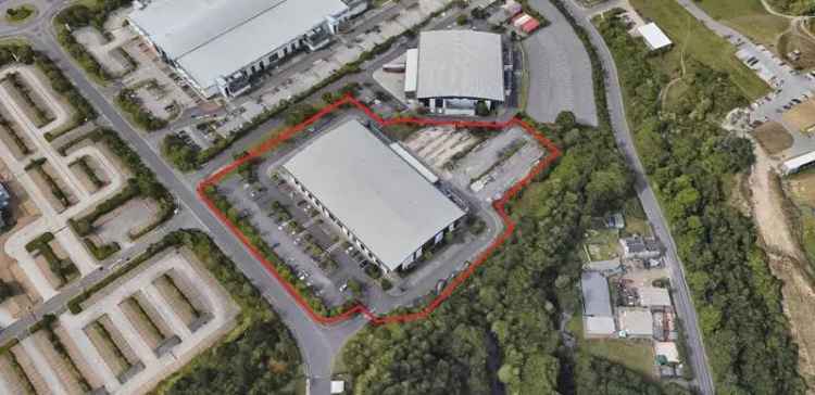 Warehouse with Offices and Secure Yard - 31,000 sq ft