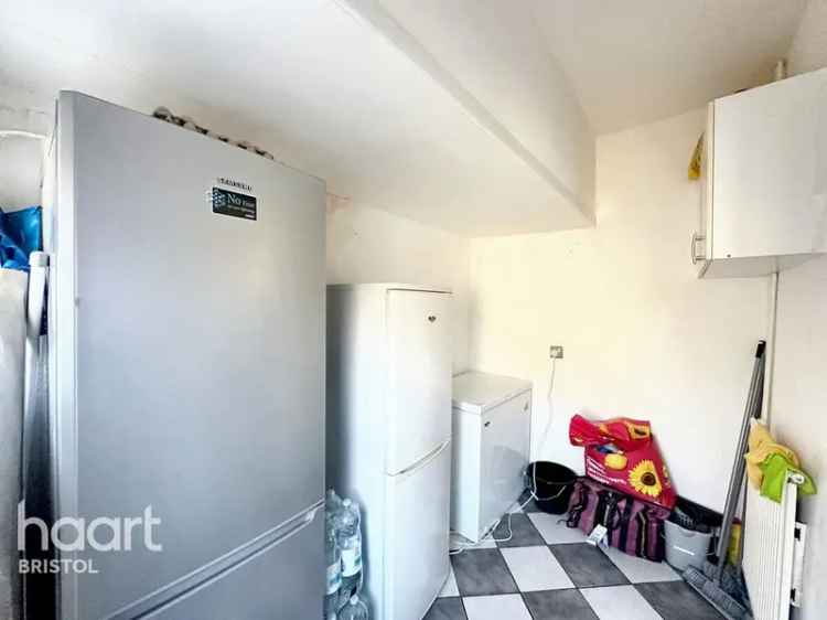 3 Bedroom Mid Terrace House For Sale