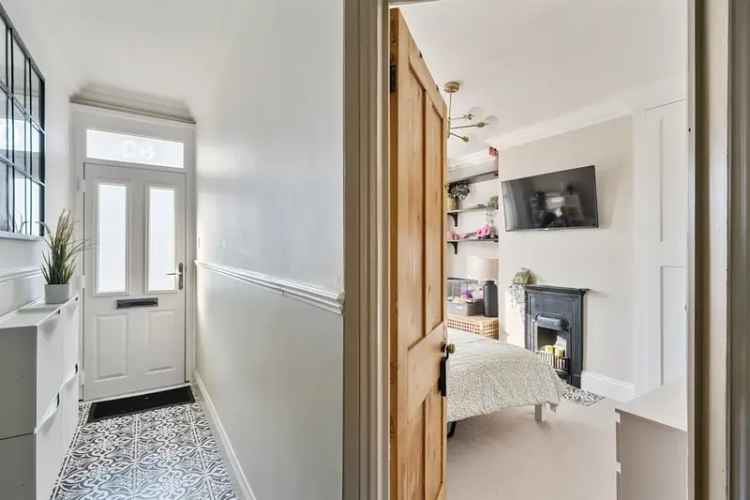 3 Bedroom Mid Terrace House with Garden and Modern Updates