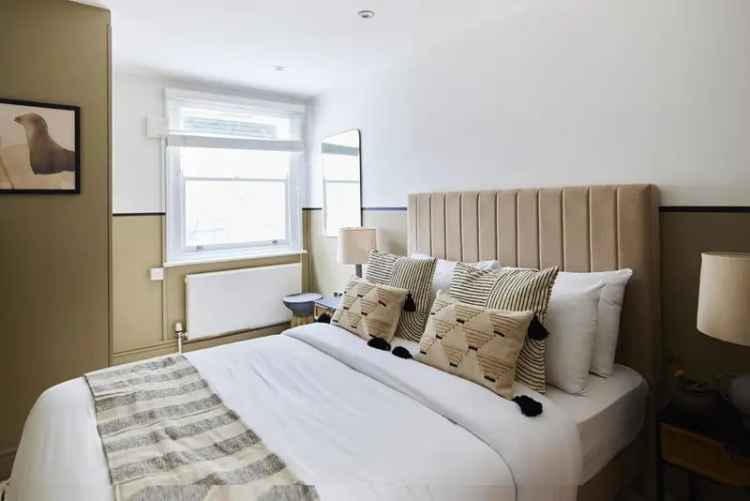 Flat For Sale in London, England