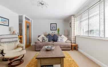 Dartmouth Duplex Apartment Near River Dart