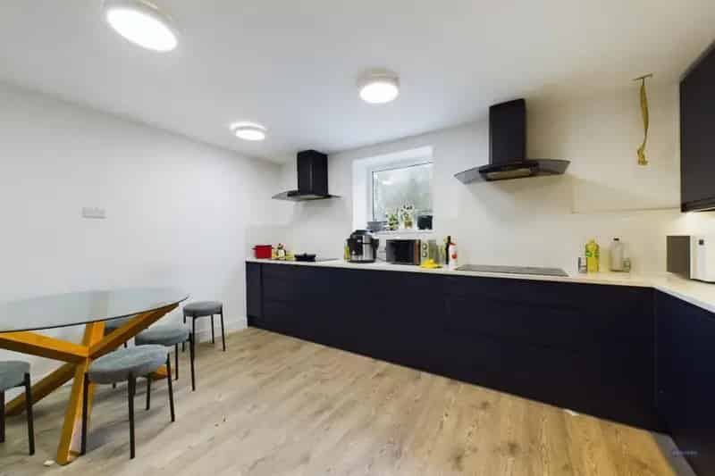 11 bed property for sale