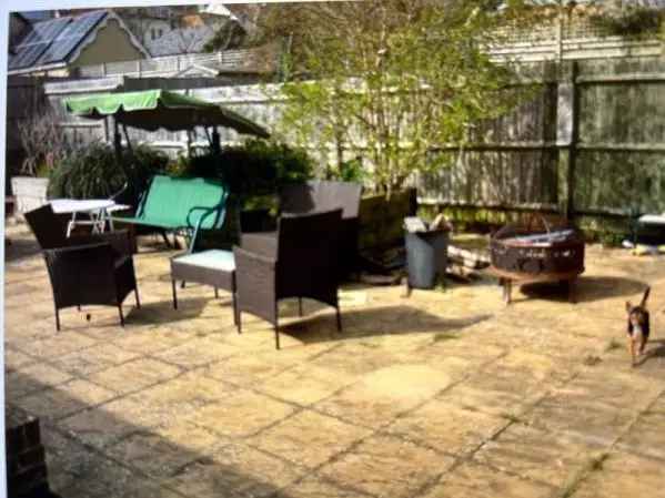 Bungalow For Rent in Rother, England