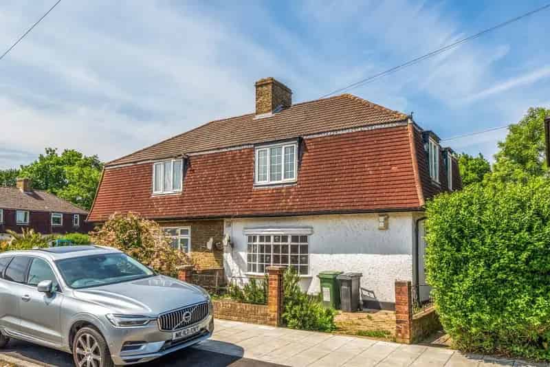 Spacious 3-Bedroom House For Sale Chain Free