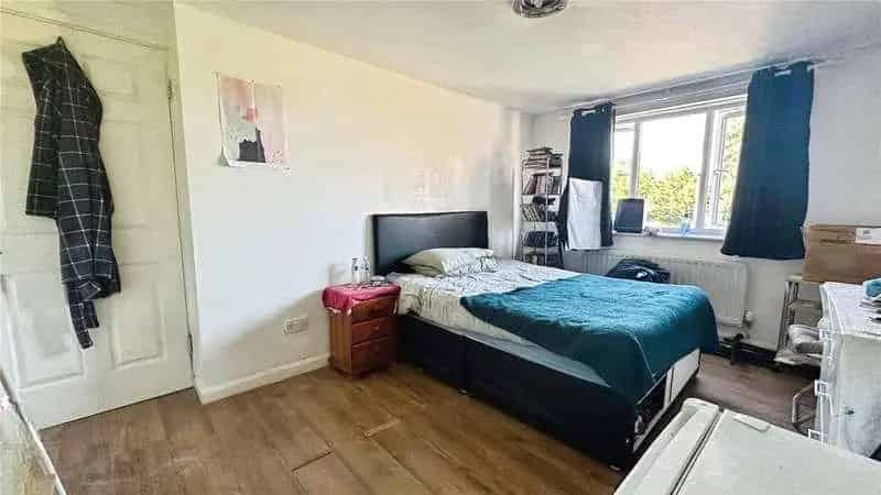3 Bed House for Sale - Spacious End Terrace Home with Parking