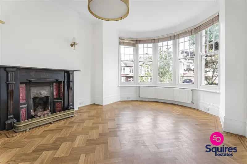 5 Bedroom Semi Detached House Finchley Central