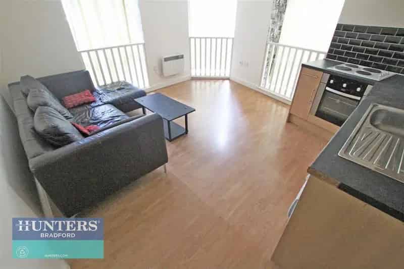 2 Bed Flat Bradford City Centre Investment Opportunity Auction