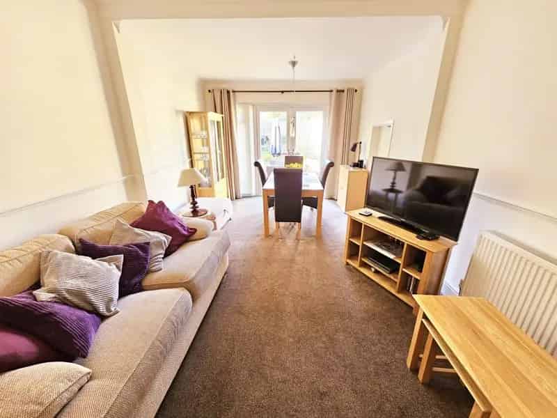 3 Bedroom Semi Detached House to Rent