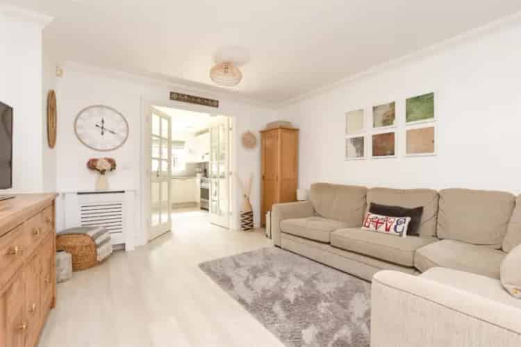 3 Bedroom End Terrace House For Sale