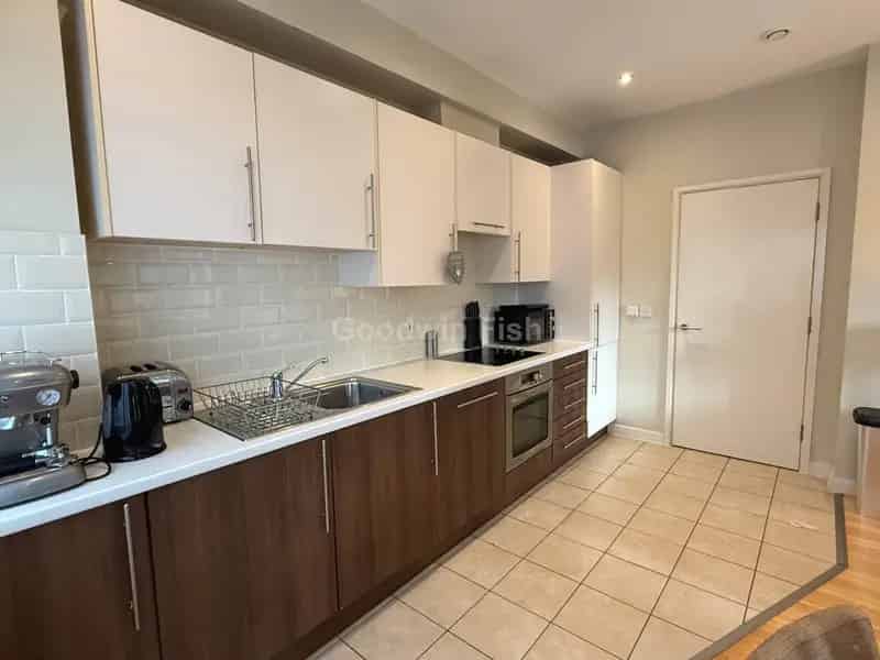 2 Bedroom Furnished Apartment Near Piccadilly Station