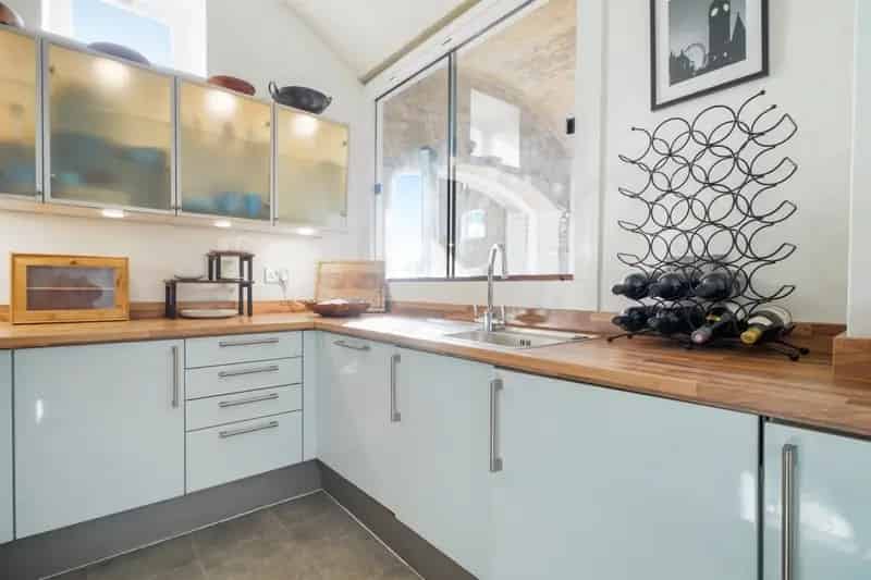 St Katharine Docks One-Bedroom Apartment with Marina Views