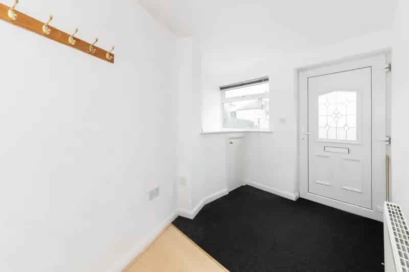 3 Bedroom House with 2 Maisonettes - Investment Opportunity