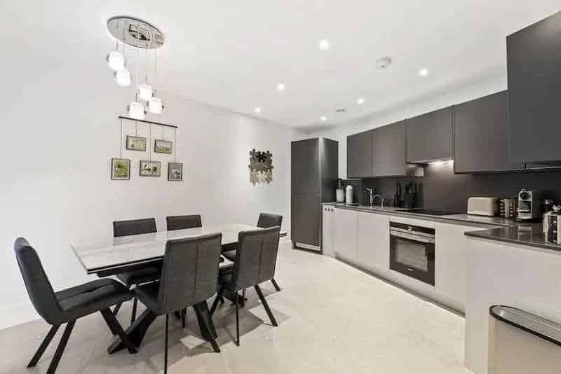 2 bed flat for sale