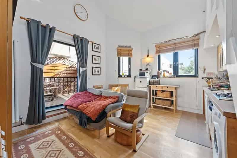 2 Bedroom Flat for Sale