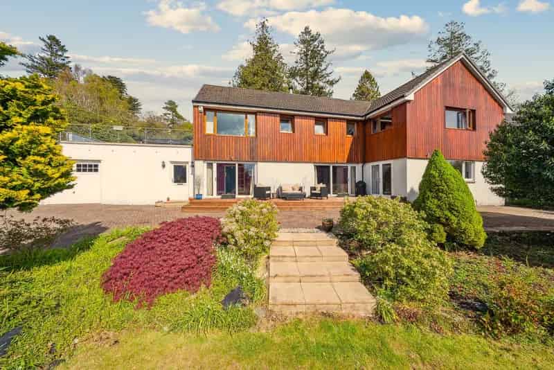 Modern Detached Family Home with Gare Loch Views