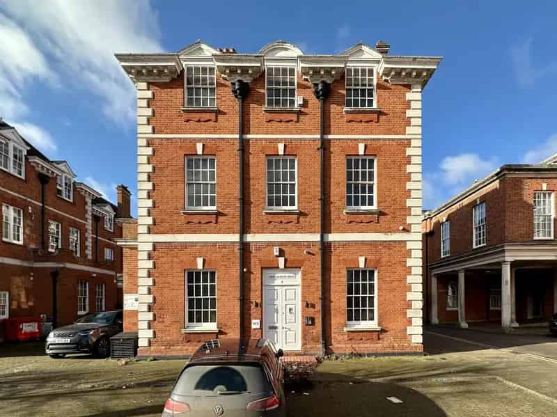 Hertford Town Center Commercial Property 4797 Sqft 18 Parking Spaces