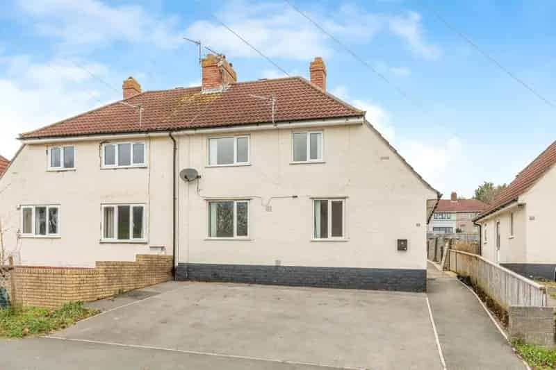 3 Bedroom Semi Detached House with Annex