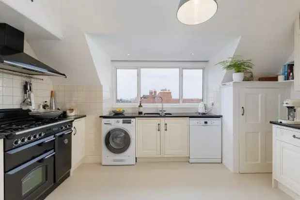 Flat to rent in Marryat Road, London SW19