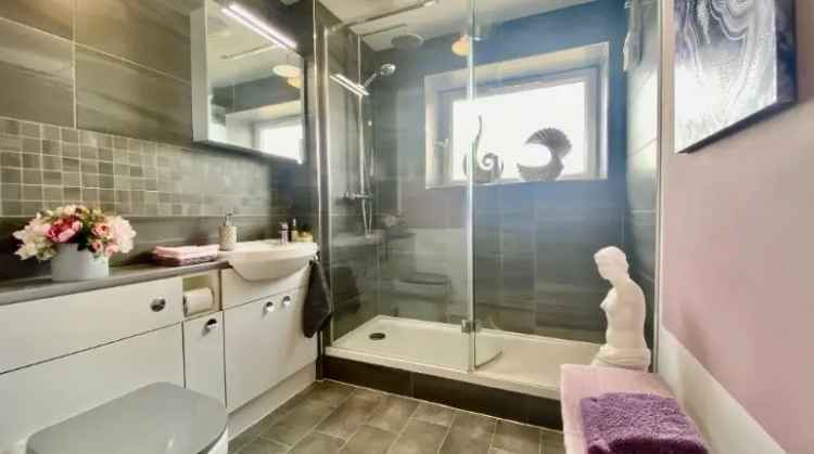 2-Bed Apartment with En-Suite and Allocated Parking Zero Deposit Option