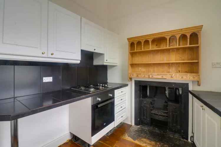 Maisonette For Sale in Bath, England