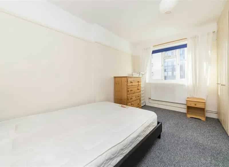 3 Double Bedroom Flat with South-Facing Balcony and Permit Parking
