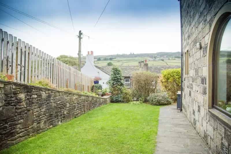 4 Bedroom Detached House Holmbridge Holmfirth West Yorkshire
