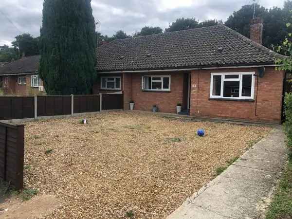 2 Bed Bungalow Large Garden Off Road Parking New Bathroom