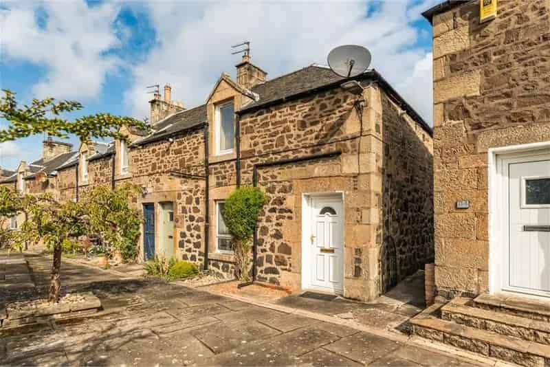 2 Bed Flat Lower Villa Corstorphine Off Street Parking Communal Garden