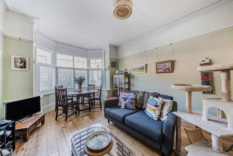 Two Bedroom Ground Floor Conversion Apartment with Garden and Studio