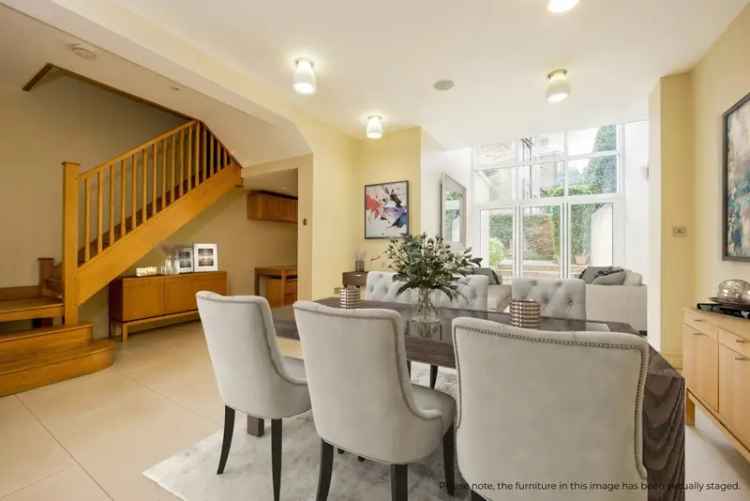 5 Bedroom Townhouse for Rent in Richmond Hill