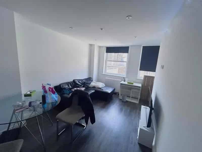 1 Bedroom Apartment Available June - Modern and Convenient