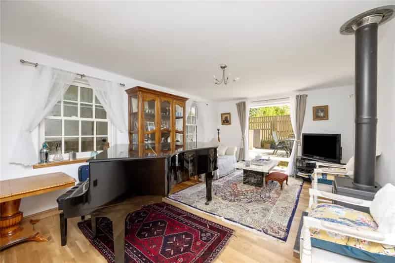 Detached House Arundel Four Double Bedrooms Two Bathrooms Detached Garage