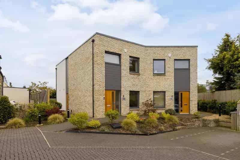 2 Bedroom Flat for Sale in Davidson's Mains