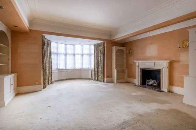 Flat for sale in Eton Avenue, Belsize Park, London NW3