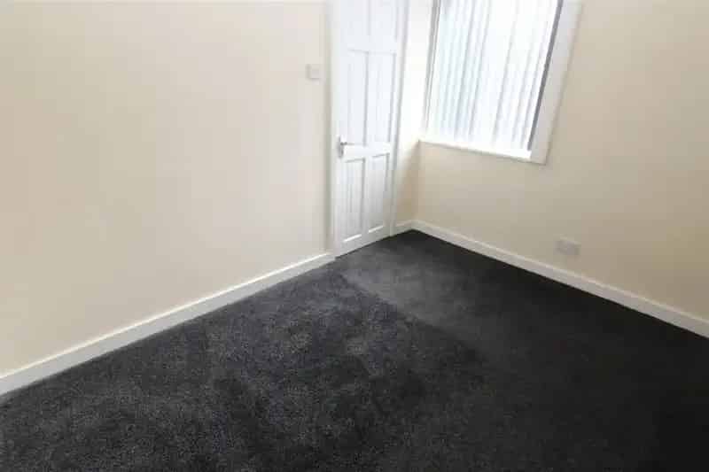 Studio Flat Mixed Use Investment Opportunity