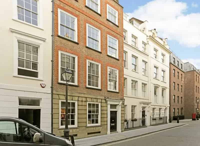 Superb 1-Bedroom Apartment in St James's London