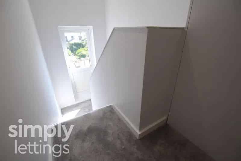 1 Bedroom Flat To Be Redecorated Private Roof Terrace