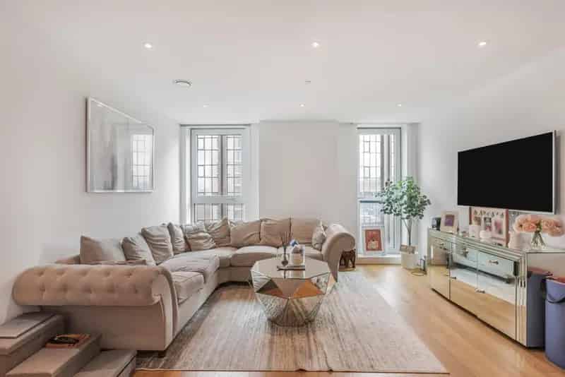 2 bedroom Flat
 To Let 
Total Size: 754 SQ FT