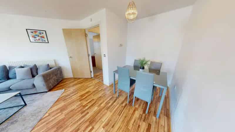 Modern 1-Bedroom Apartment in Park Central