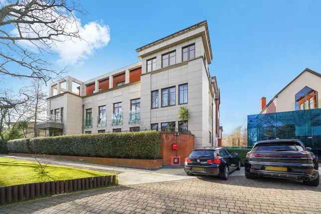 Luxury 3-Bed Apartment for Sale in The Bishops Avenue N2