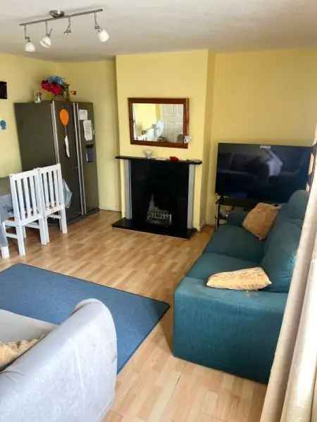 Flat For Rent in Tandridge, England