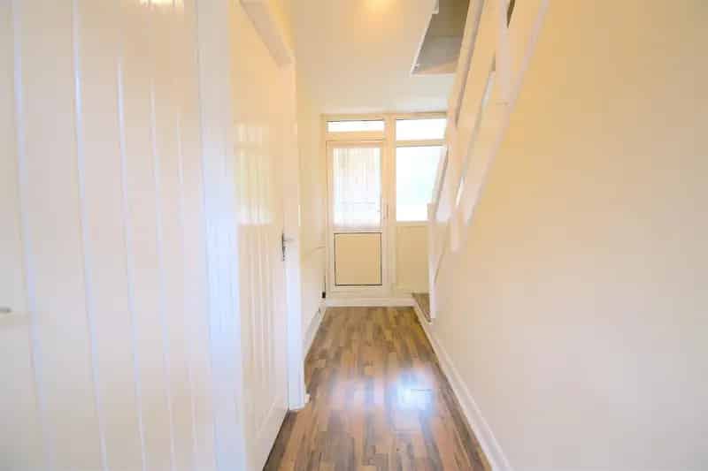 4 Bedroom Flat Near Aldgate East Station - Fully Furnished