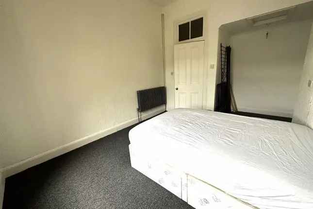 Flat to rent in Byres Road, Glasgow G11