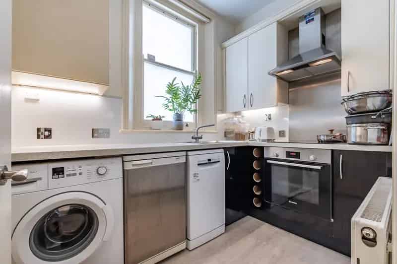 1 Bedroom Maisonette for Sale Near Gloucester Road and Earls Court